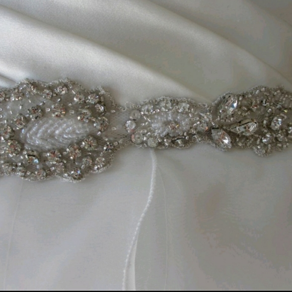 Wedding dress - Picture 11 of 13